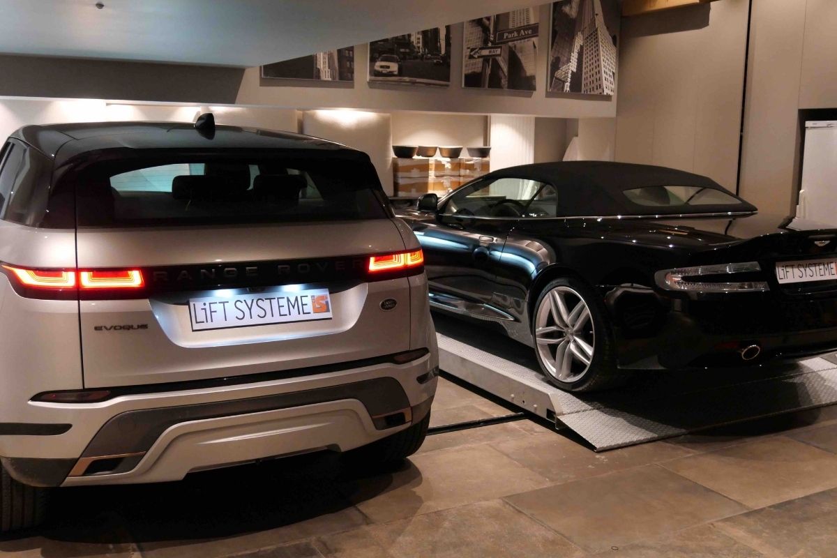Déplacement latéral de voiture en parking